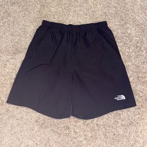 NORTH FACE MEDIUM BLACK SHORTS